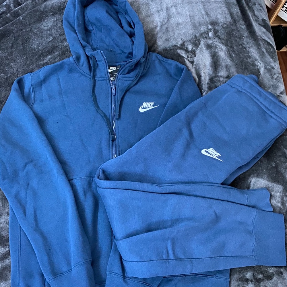 nike suit
